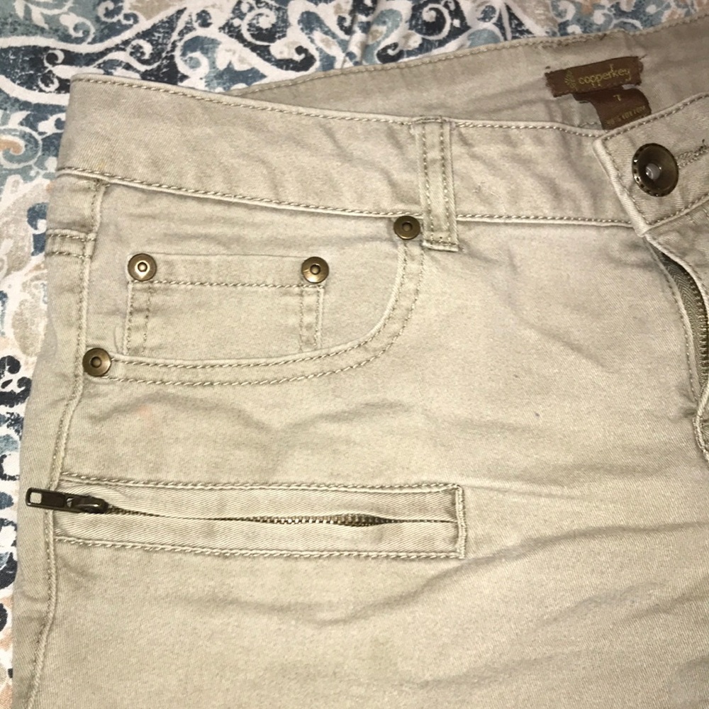 Shorts - Picture 3 of 4